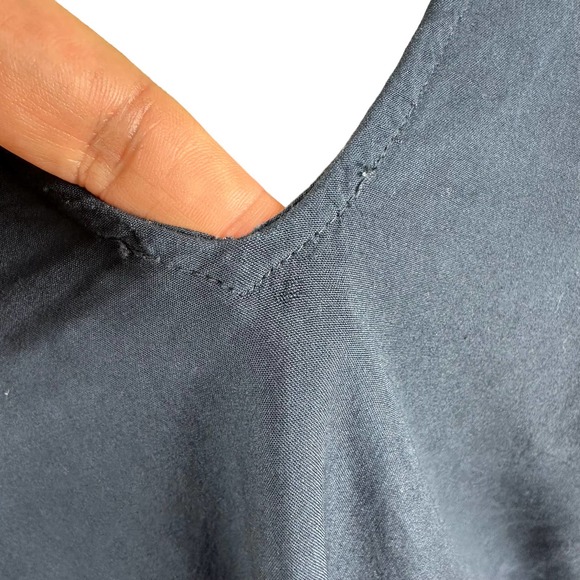 THE ODELLS Blue V-Neck Back Cutout Short Sleeve Blouse Large Rayon Boho Chic - Picture 4 of 6